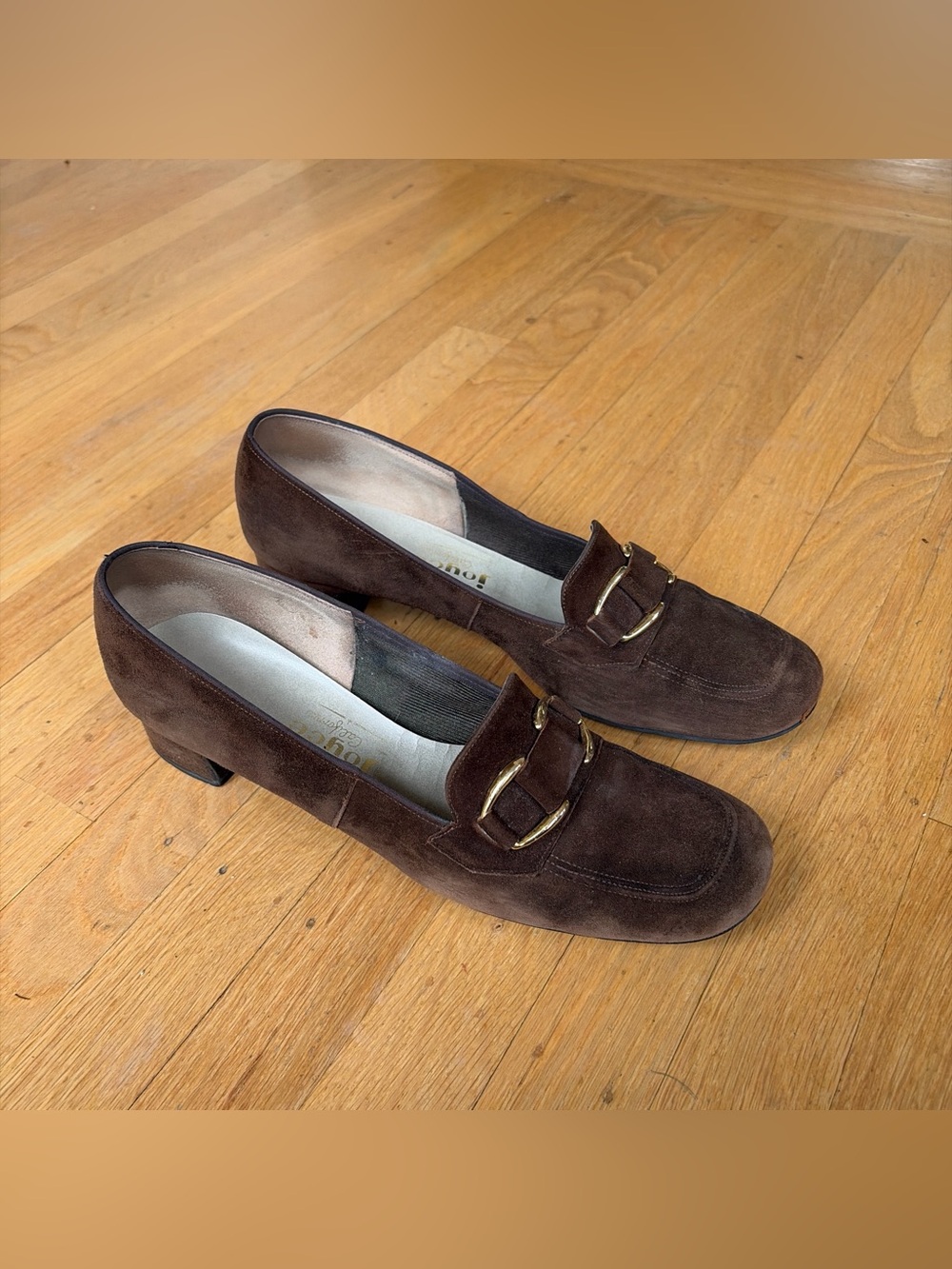 Vintage Joyce California brown suede mod pumps with gold buckle